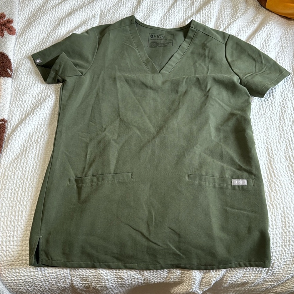 Green figs scrub top